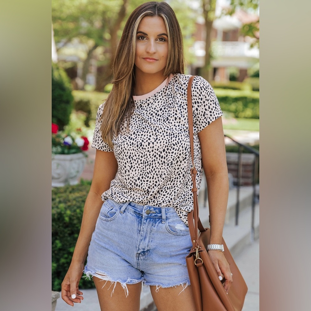 Cheetah Print Crew Neck Tee-Light Pink